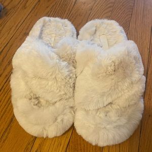Like new H&M fuzzy slippers sz 40